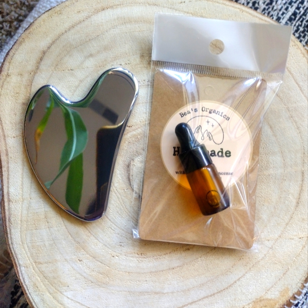Gua Sha tool and sample of Organic Face serum - Picture 2 of 4